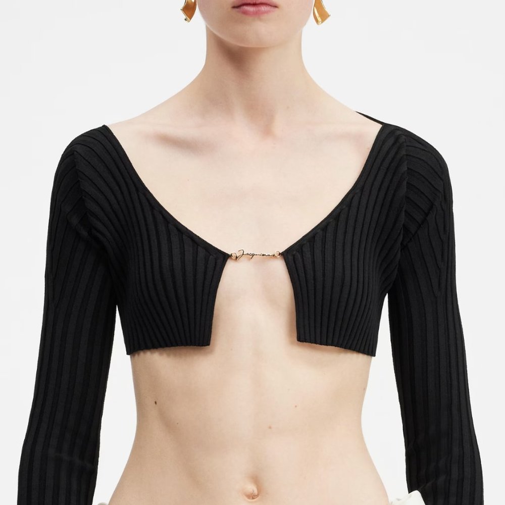 JACQUEMUS Le Papier 'La Maille Pralu' Cropped Cardigan in Black